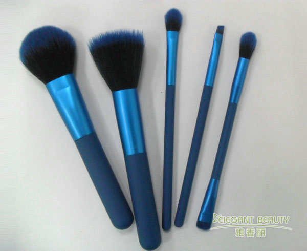 探索完美妆容的秘密武器：化妆刷
